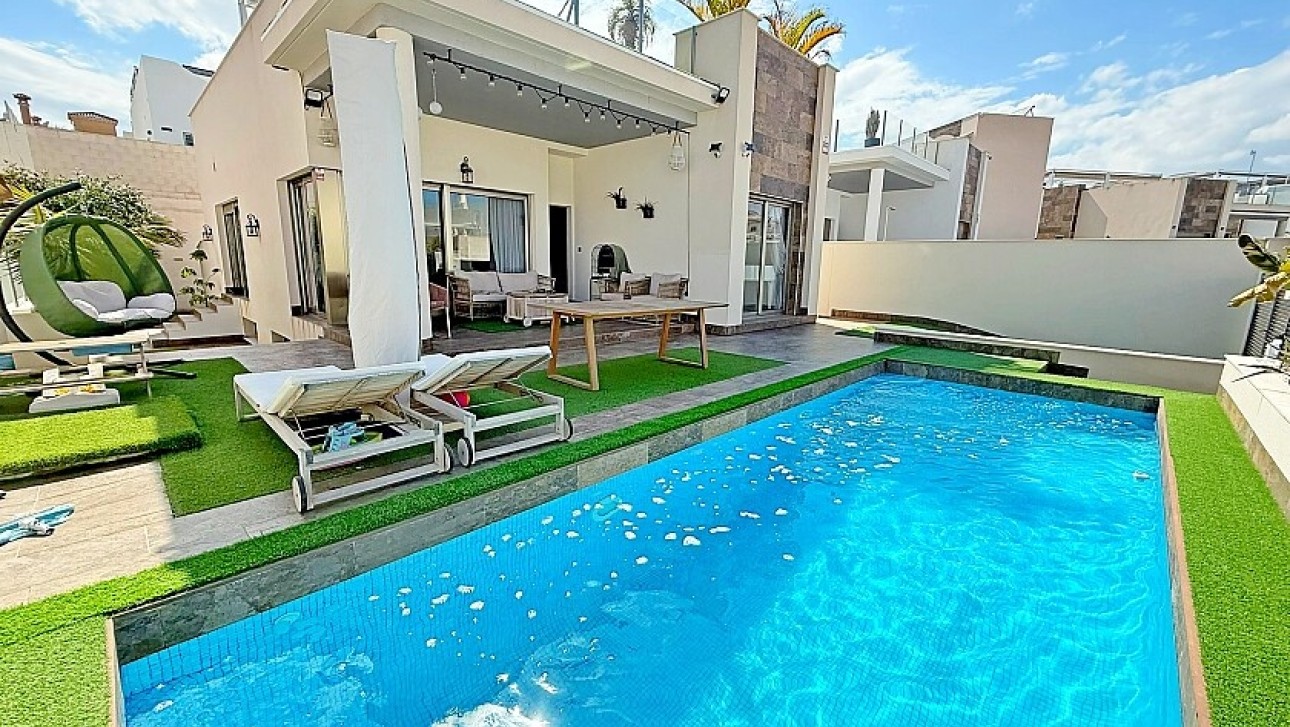 Resale - Luxury villa - Orihuela Costa - Villamartín
