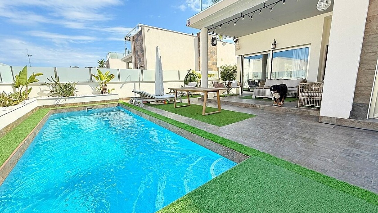 Resale - Luxury villa - Orihuela Costa - Villamartín