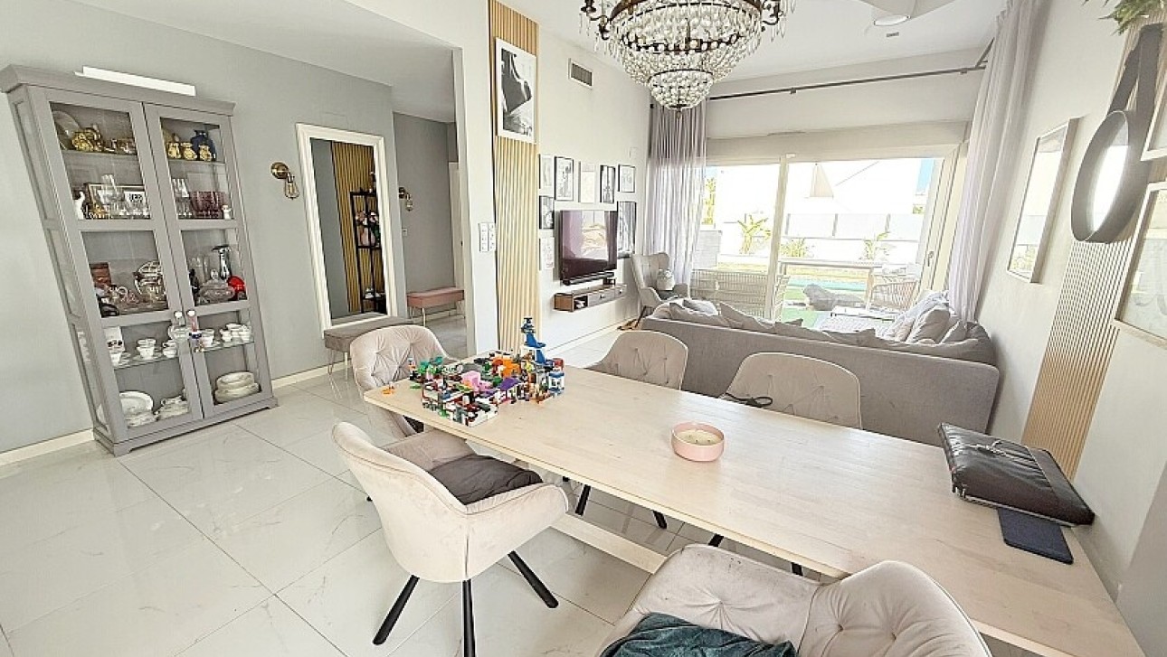 Resale - Luxury villa - Orihuela Costa - Villamartín
