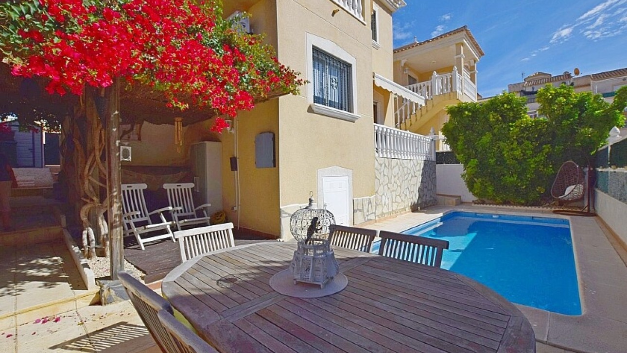 Resale - Villa - Orihuela Costa - Villamartin area