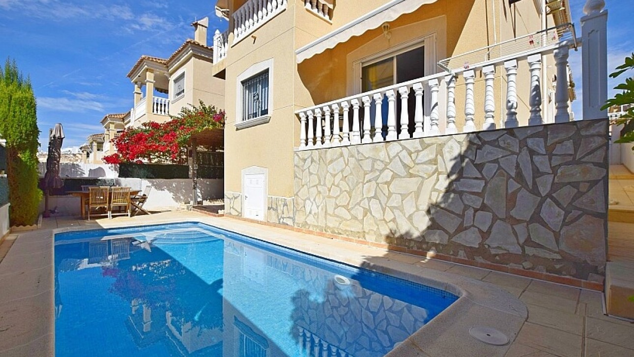 Resale - Villa - Orihuela Costa - Villamartin area