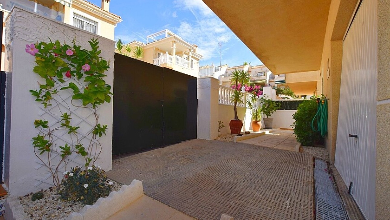 Resale - Villa - Orihuela Costa - Villamartin area