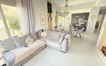 Resale - Luxury villa - Orihuela Costa - Villamartín