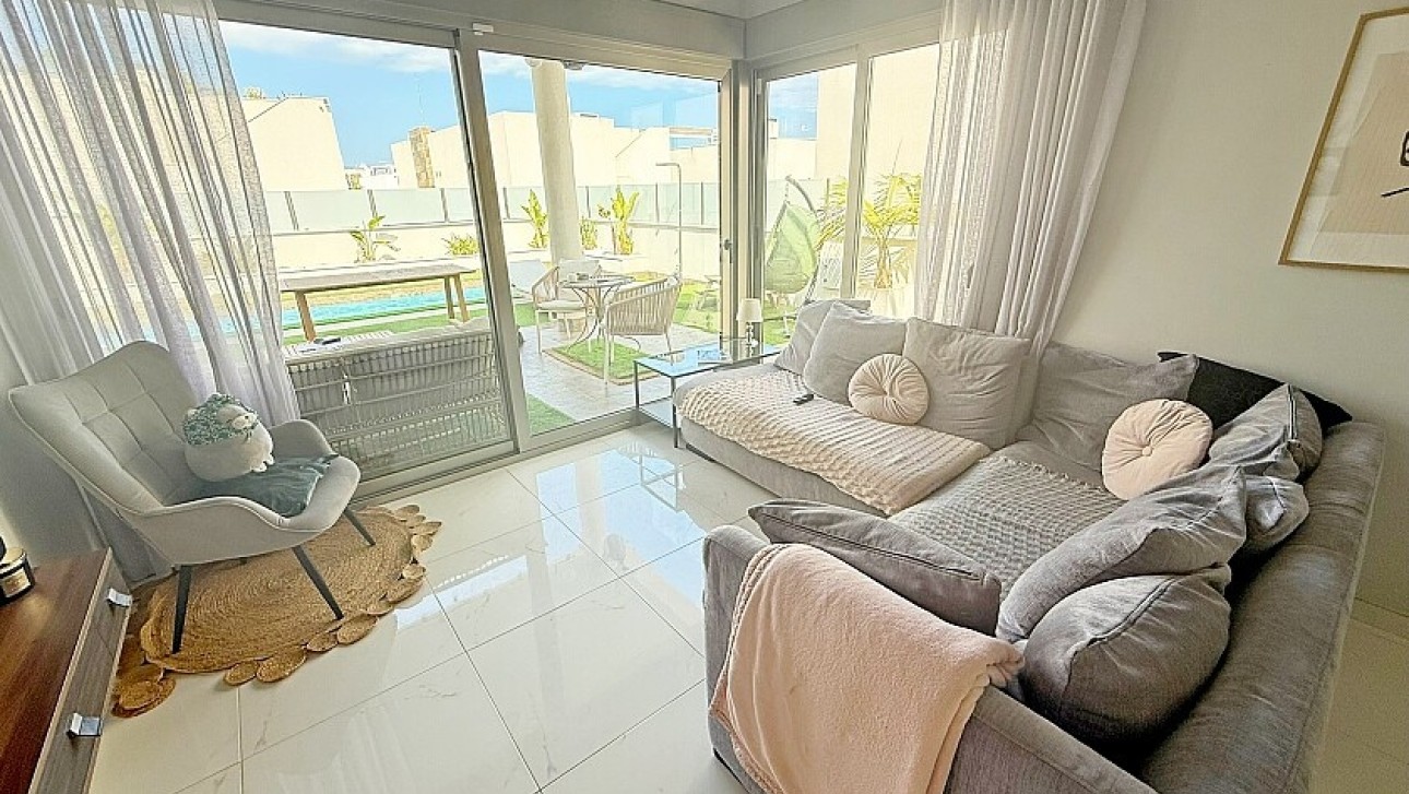 Resale - Luxury villa - Orihuela Costa - Villamartín