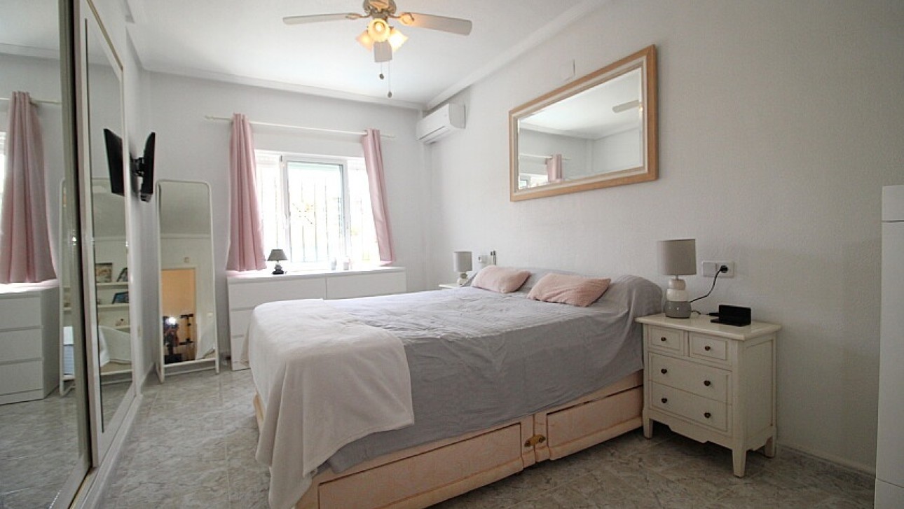 Resale - Villa - Orihuela Costa - Villamartin area