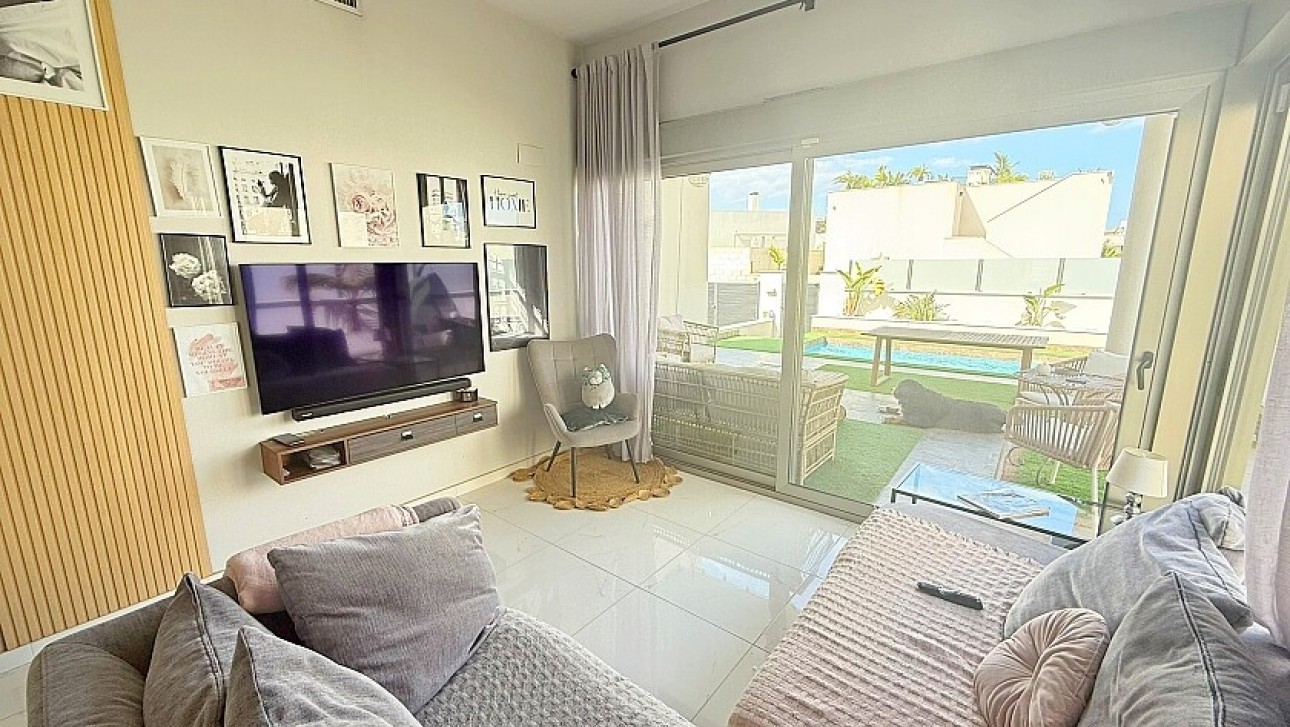 Resale - Luxury villa - Orihuela Costa - Villamartín