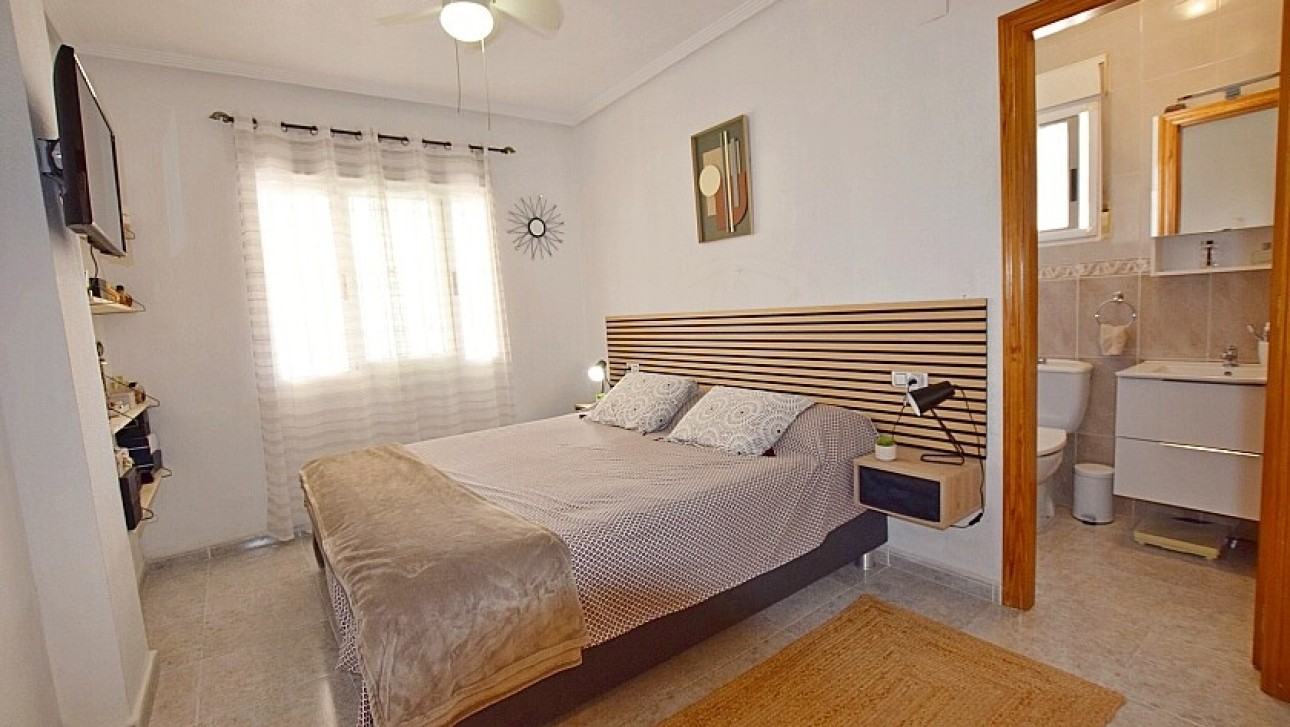 Resale - Villa - Orihuela Costa - Villamartin area