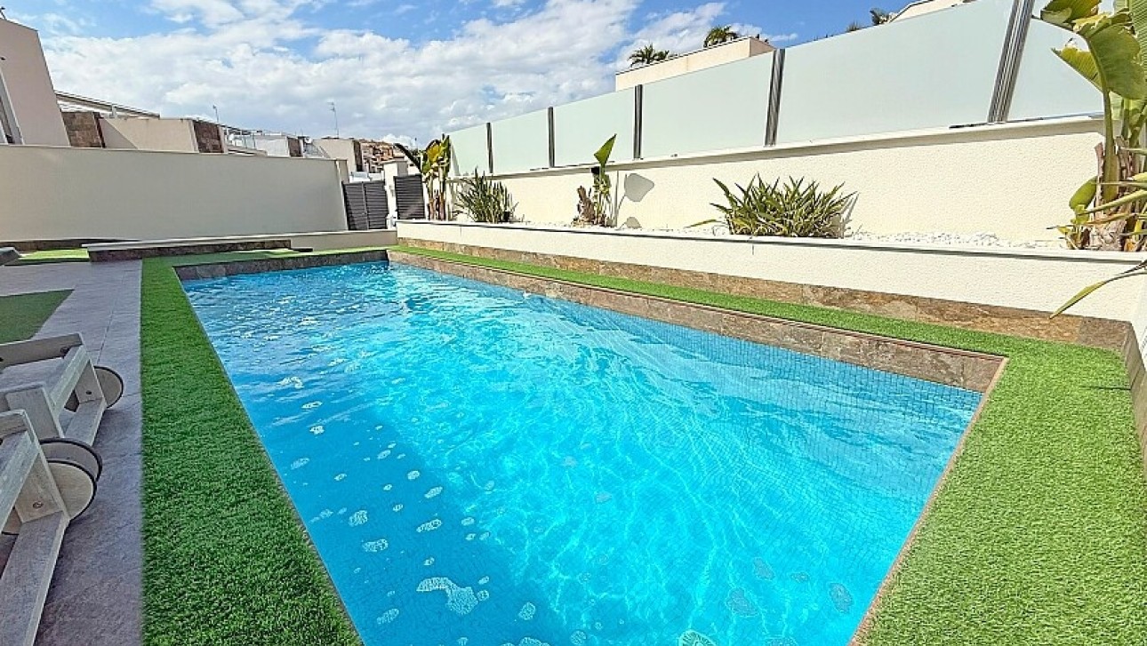 Resale - Luxury villa - Orihuela Costa - Villamartín