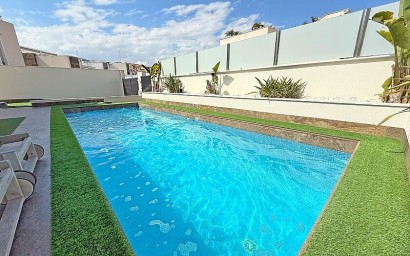 Resale - Luxury villa - Orihuela Costa - Villamartín