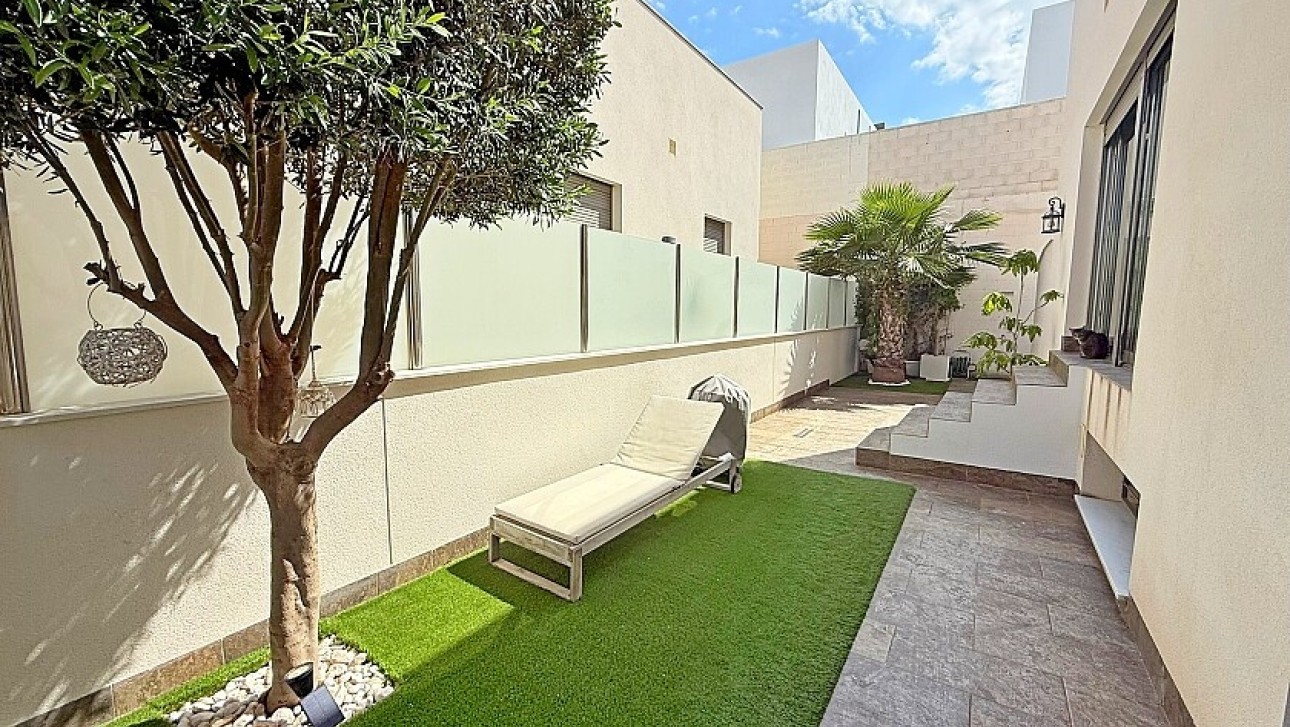 Resale - Luxury villa - Orihuela Costa - Villamartín