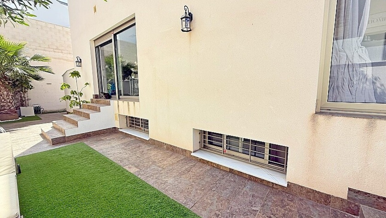 Resale - Luxury villa - Orihuela Costa - Villamartín