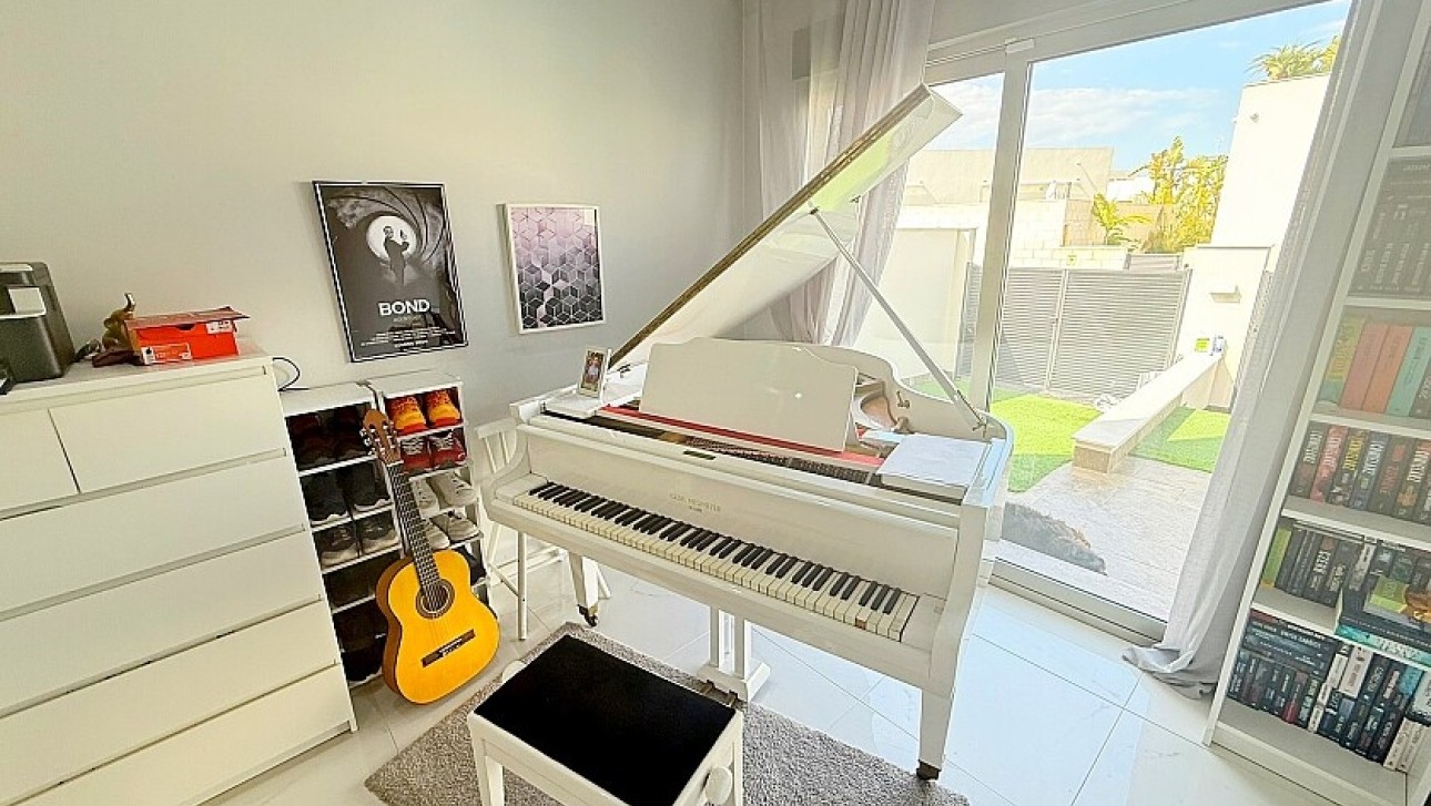 Resale - Luxury villa - Orihuela Costa - Villamartín