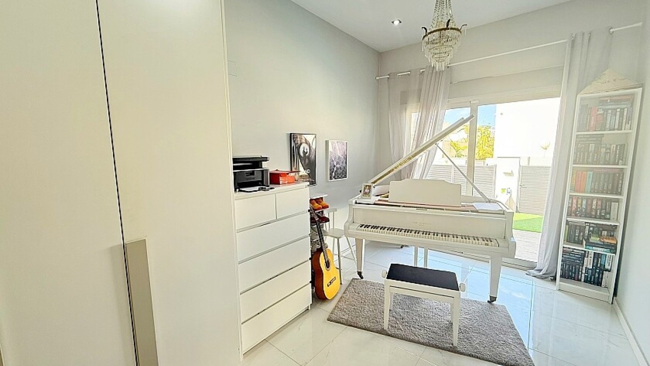 Resale - Luxury villa - Orihuela Costa - Villamartín