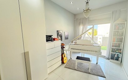Resale - Luxury villa - Orihuela Costa - Villamartín