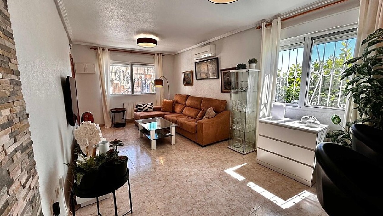 Resale - Villa - Torrevieja - Los Altos