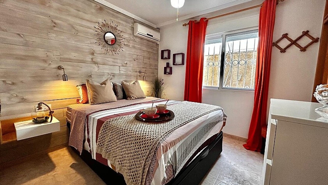 Resale - Villa - Torrevieja - Los Altos