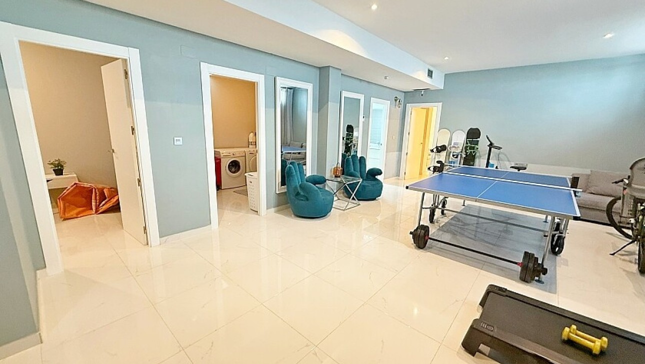 Resale - Luxury villa - Orihuela Costa - Villamartín