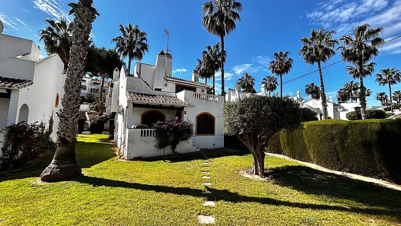 Resale - Villa - Orihuela Costa - Villamartín