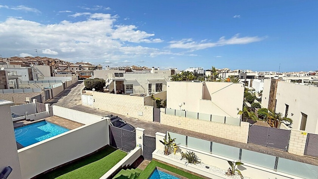 Resale - Luxury villa - Orihuela Costa - Villamartín