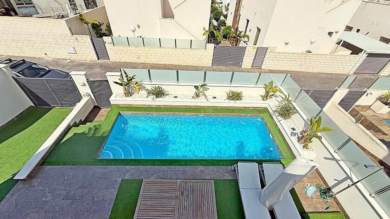 Resale - Luxury villa - Orihuela Costa - Villamartín