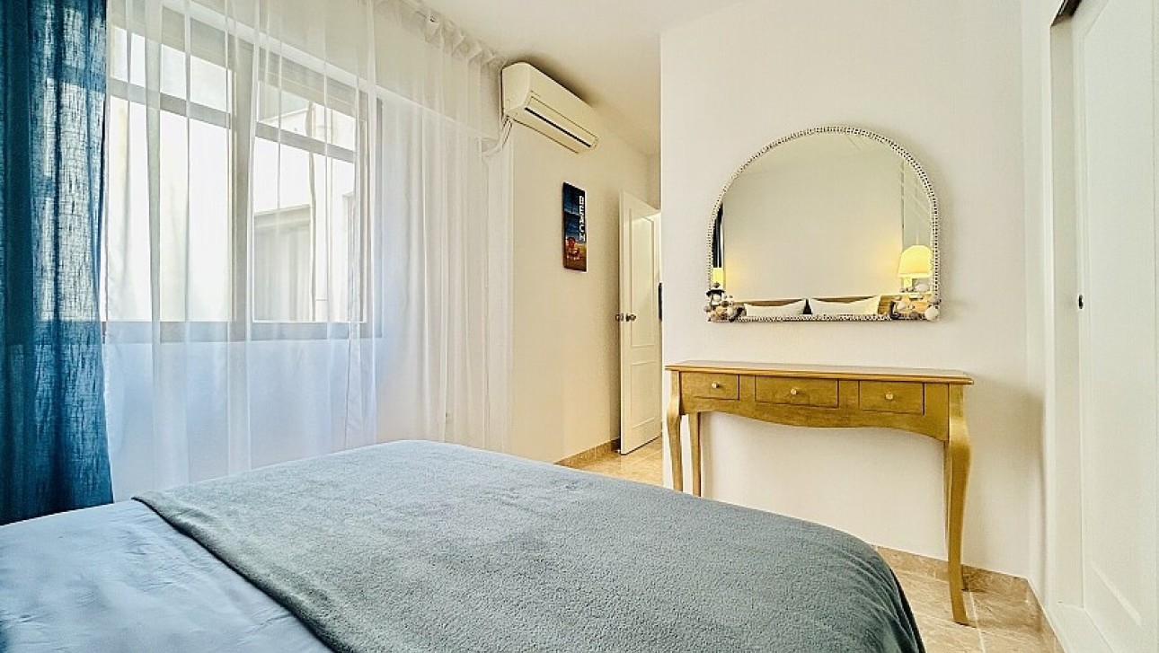 Resale - Apartment - Torrevieja - Playa del Acequión