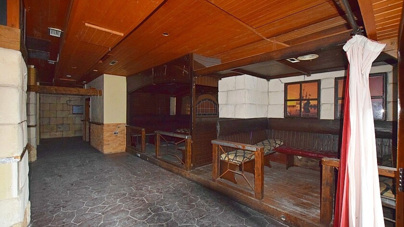 Resale - Commercial - Torrevieja - Playa de los Locos