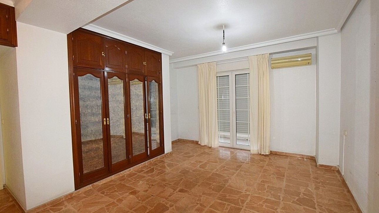 Resale - Apartment - Torrevieja - Centro ciudad
