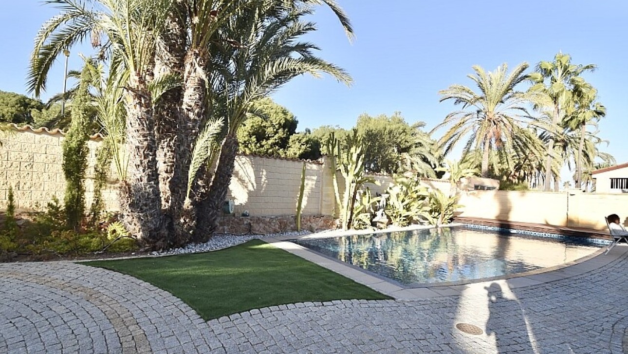 Resale - Semidetached villa - Orihuela Costa - La Zenia