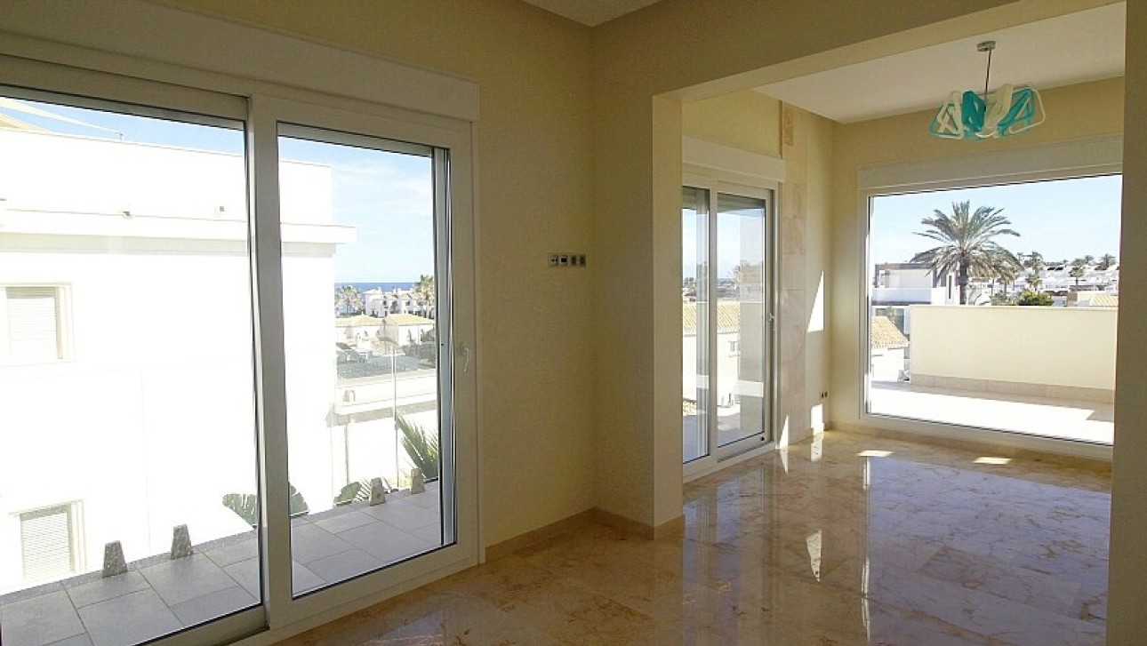 Resale - Villa - Orihuela Costa - La Zenia