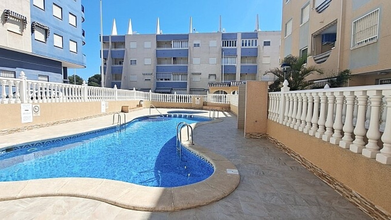 Resale - Ground floor apartment - Torrevieja - La Mata