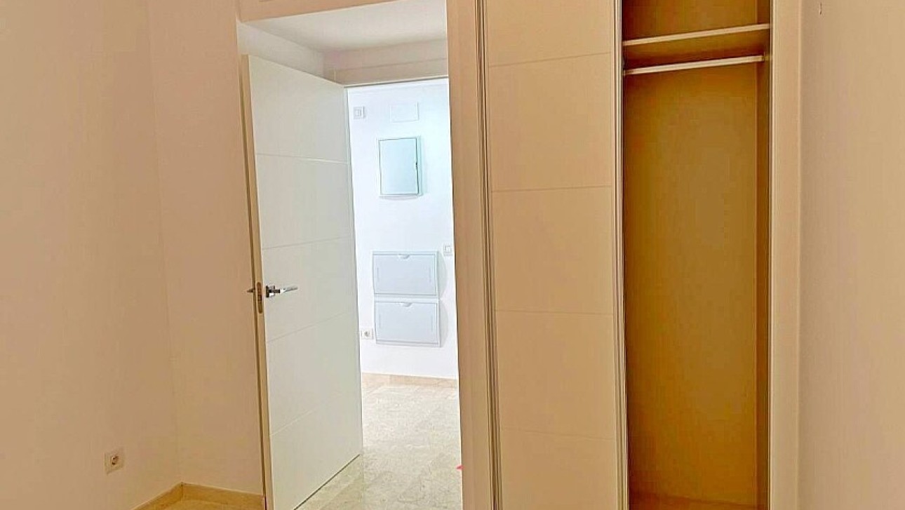 Odsprzedaż - Apartment - Punta Prima