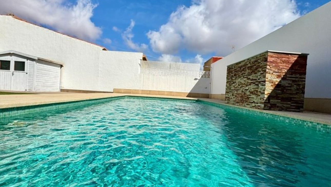 Resale - Villa - Torrevieja