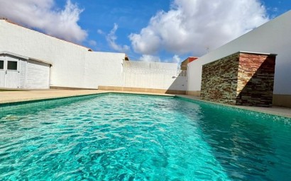 Resale - Villa - Torrevieja