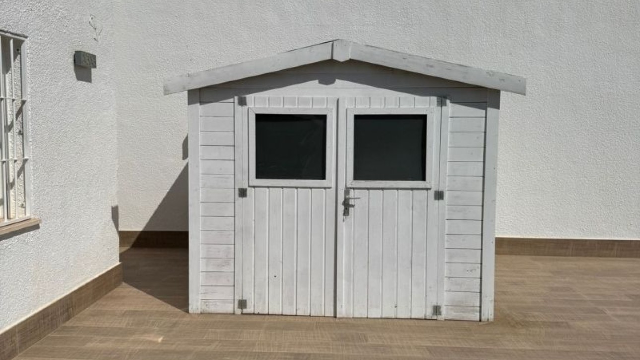 Resale - Villa - Torrevieja