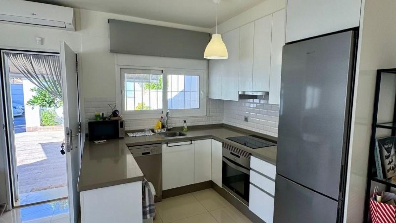 Resale - Villa - Torrevieja