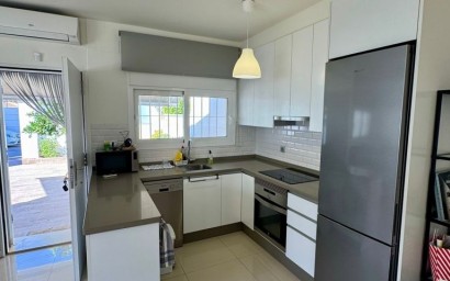 Resale - Villa - Torrevieja