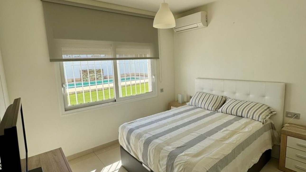 Resale - Villa - Torrevieja