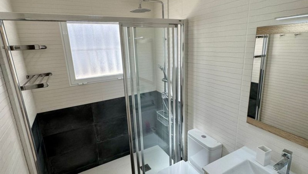 Resale - Villa - Torrevieja