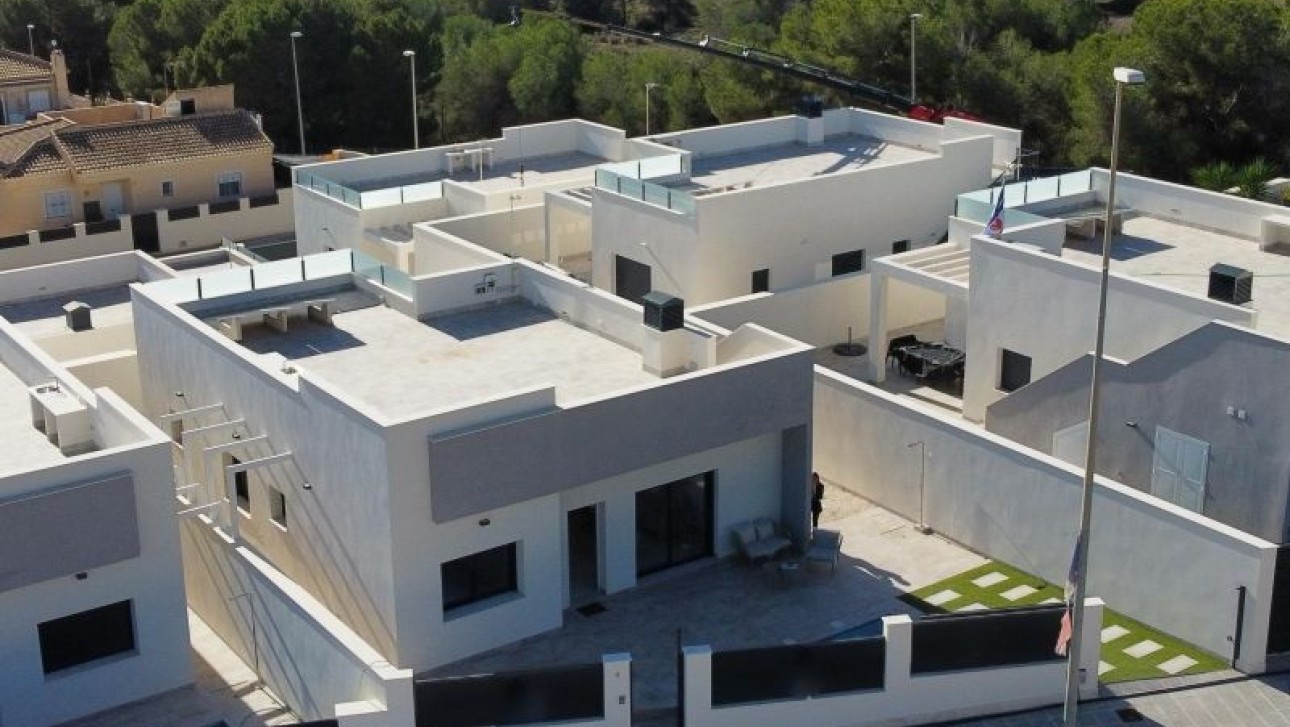 Resale - Villa - Pinar de Campoverde