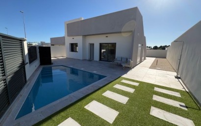 Resale - Villa - Pinar de Campoverde