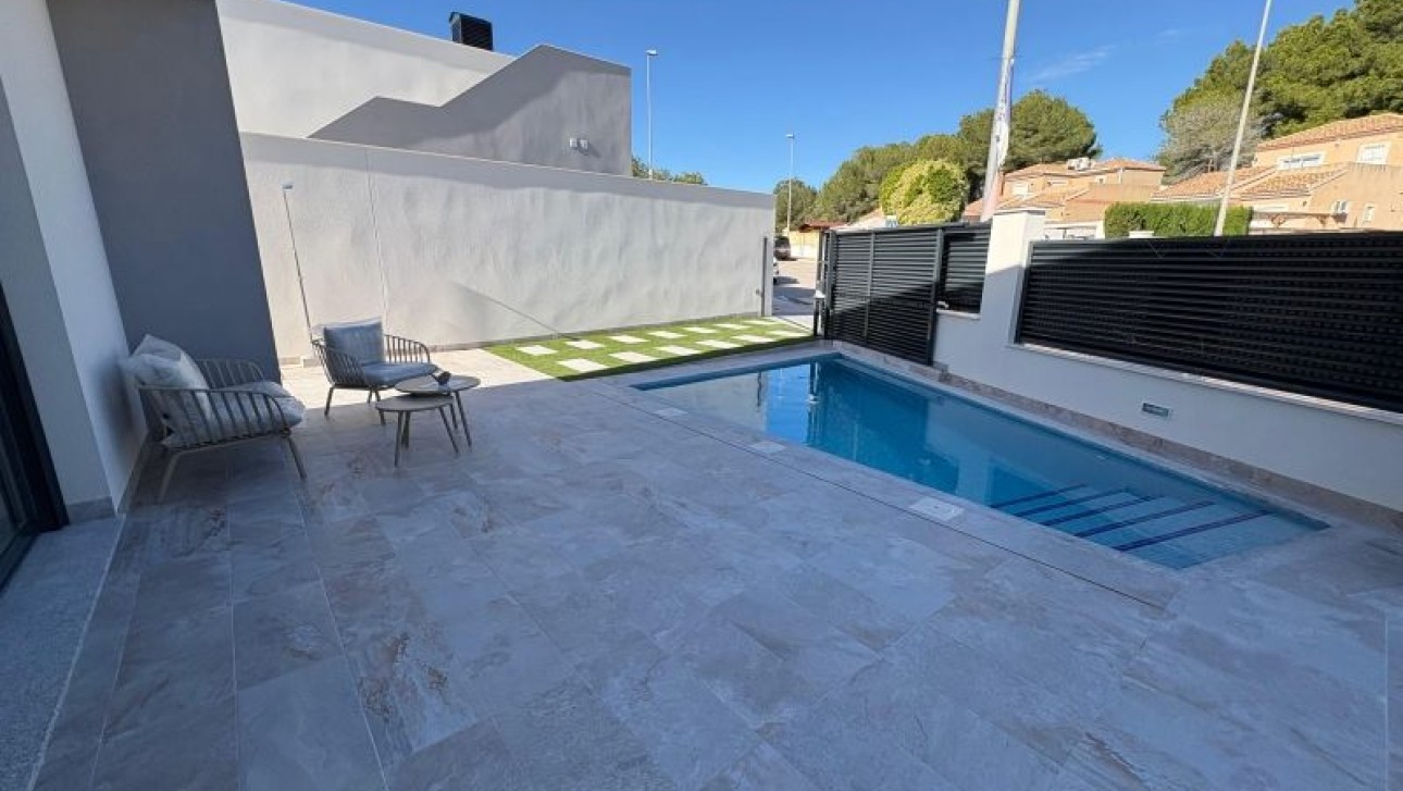 Resale - Villa - Pinar de Campoverde