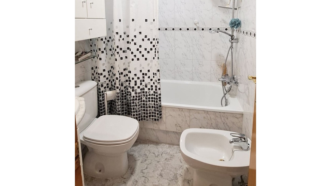 Resale - Ground floor apartment - Torrevieja - La Mata