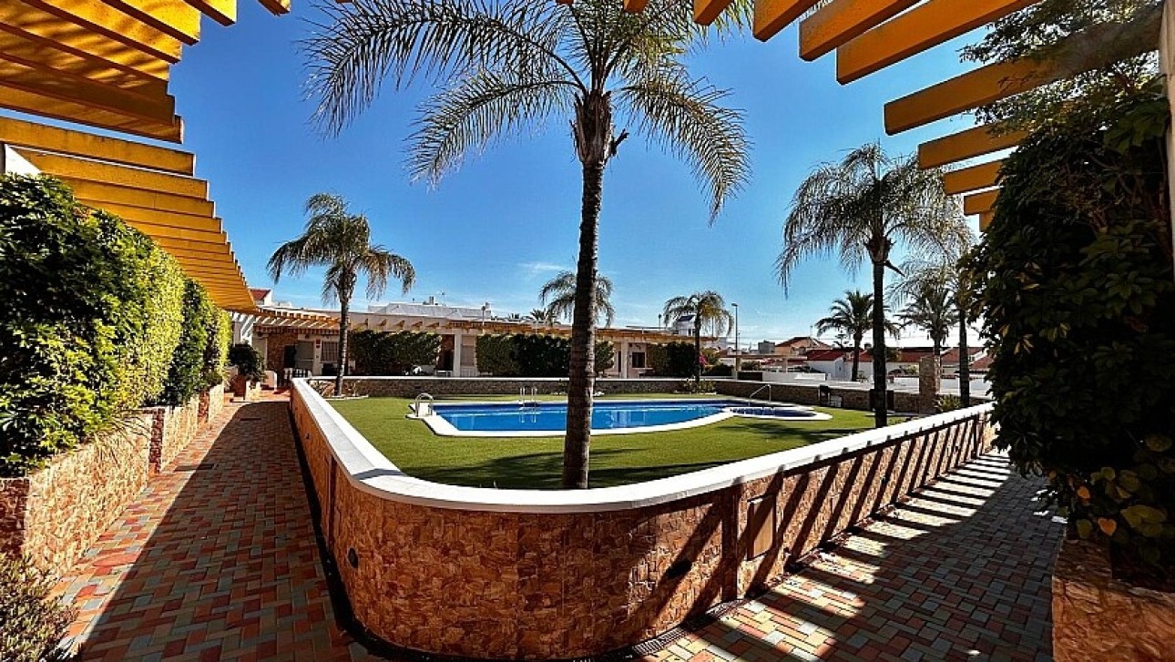 Revente - Semidetached villa - Mil Palmeras