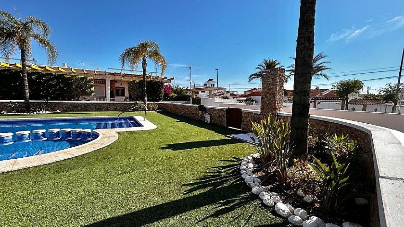Revente - Semidetached villa - Mil Palmeras