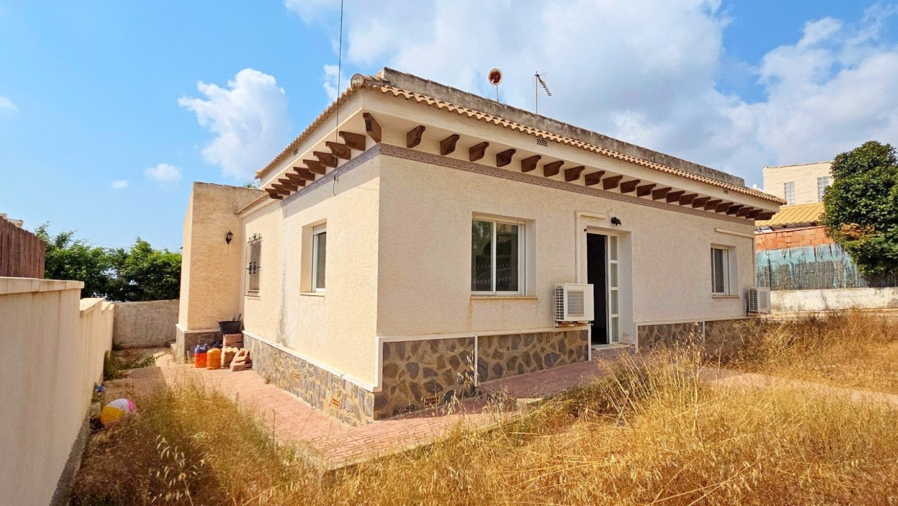 Resale - Villa - Orihuela Costa - Villamartin area