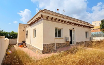 Resale - Villa - Orihuela Costa - Villamartin area
