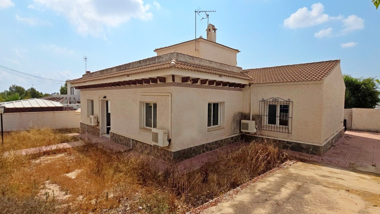 Resale - Villa - Orihuela Costa - Villamartin area
