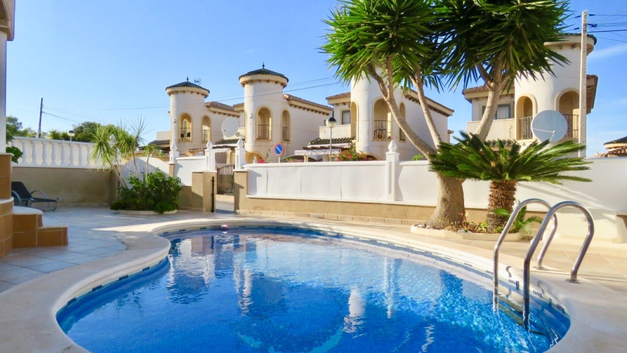 Перепродажа - Villa - Orihuela Costa - Las Filipinas