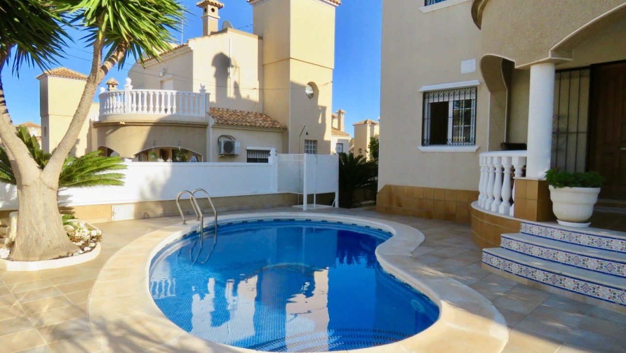 Перепродажа - Villa - Orihuela Costa - Las Filipinas