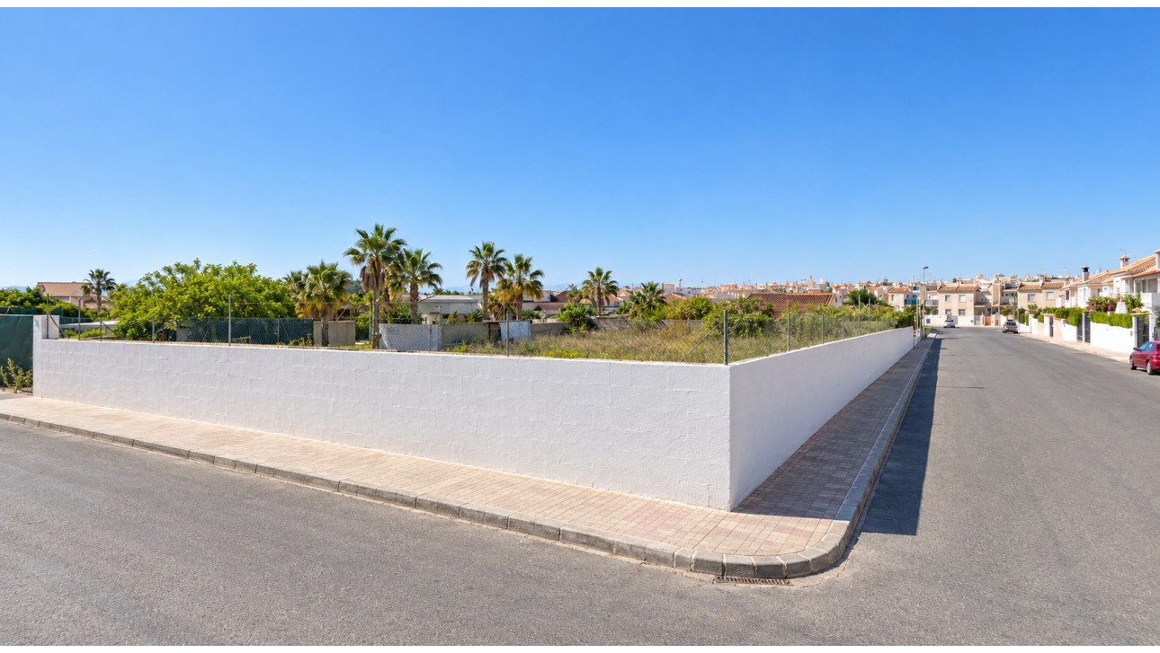 Resale - Plot / Land - Torrevieja - El Chaparral